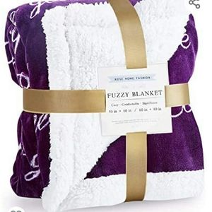 NWT Words of Happiness Fuzzy Blanket
